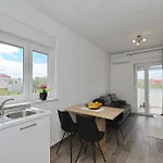 In Starigrad-paklenica 41220 Apartament *