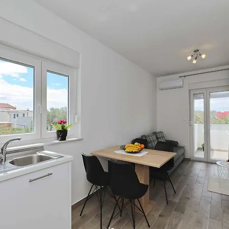 In Starigrad-paklenica 41220 Daire *