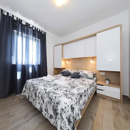 In Starigrad-paklenica 41220