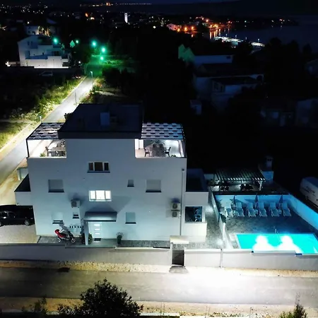 In Starigrad-paklenica 41220 Appartamento