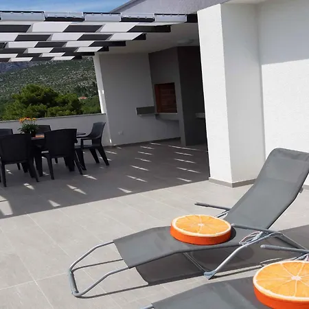 In Starigrad-paklenica 41220 Apartment *