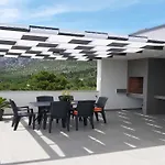 Apartamento In Starigrad-paklenica 41220