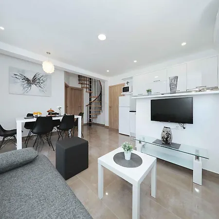 In Starigrad-paklenica 41220 Apartment *