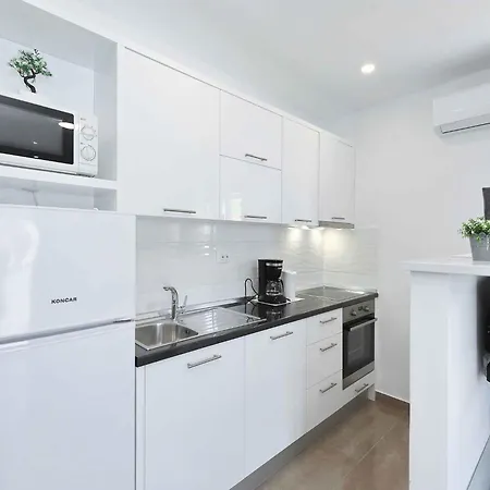 In Starigrad-paklenica 41220 Apartment *