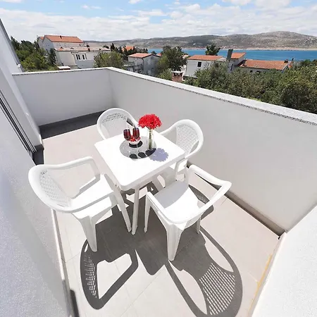 In Starigrad-paklenica 41220 Apartment *